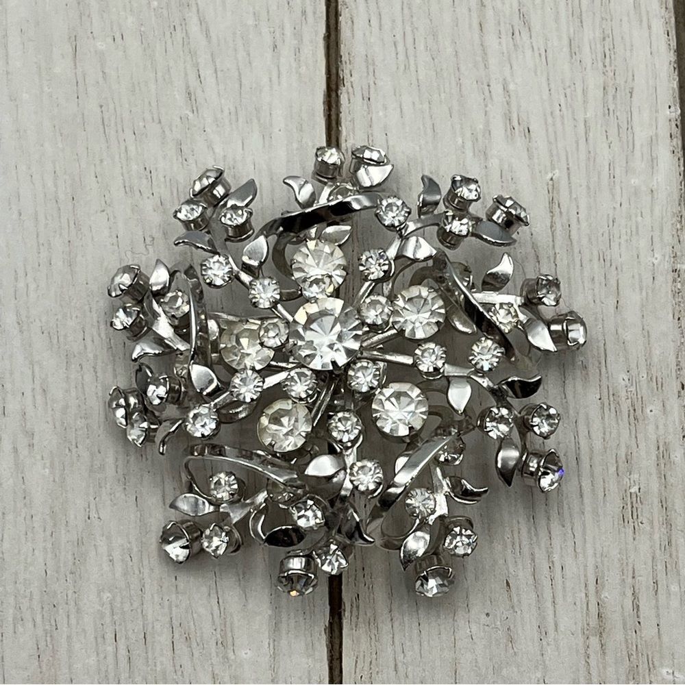Vintage 1960s large glass Sparkling Silver and White Starburst Brooch - Picture 3 of 5
